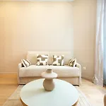 Tastefully Decorated Air-Conditioned Apartment - Paris 17