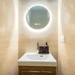 Tastefully Decorated Air-Conditioned Apartment - Paris 17